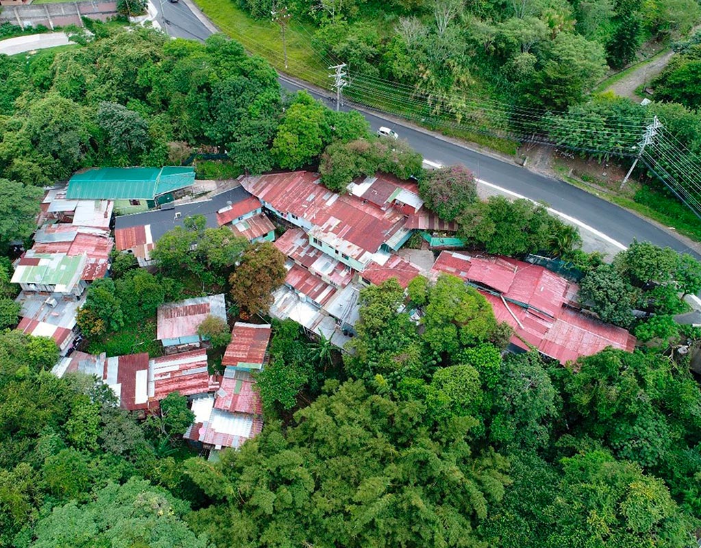 Vista aérea del asentamiento La Tamalera, Alto de las Palomas, Santa Ana